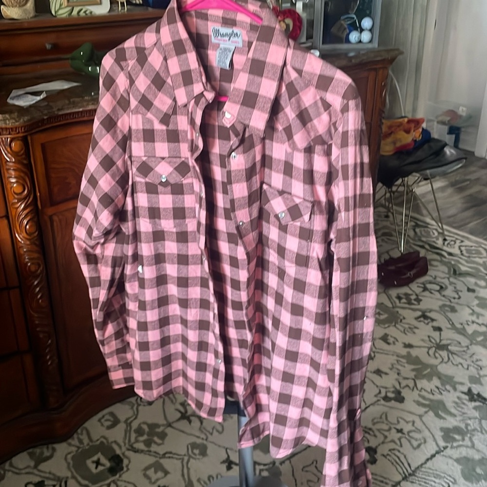 Wrangler flannel! Pink and brown!💗🤎